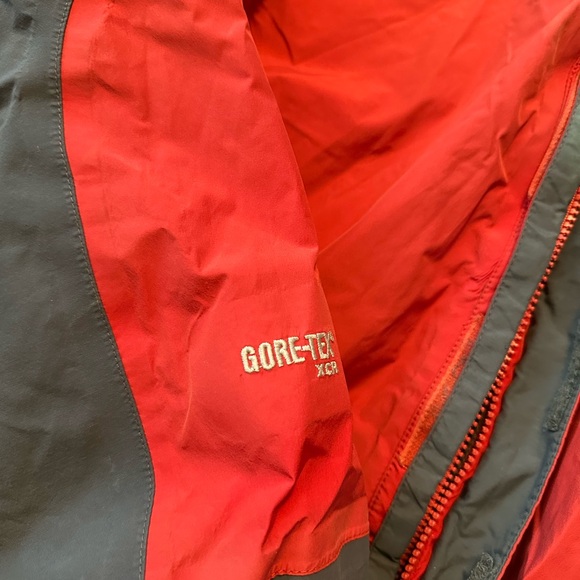 The Northface Summit Series Mens XL Red Gore-Tex Shell Jacket, used condition - Picture 4 of 12